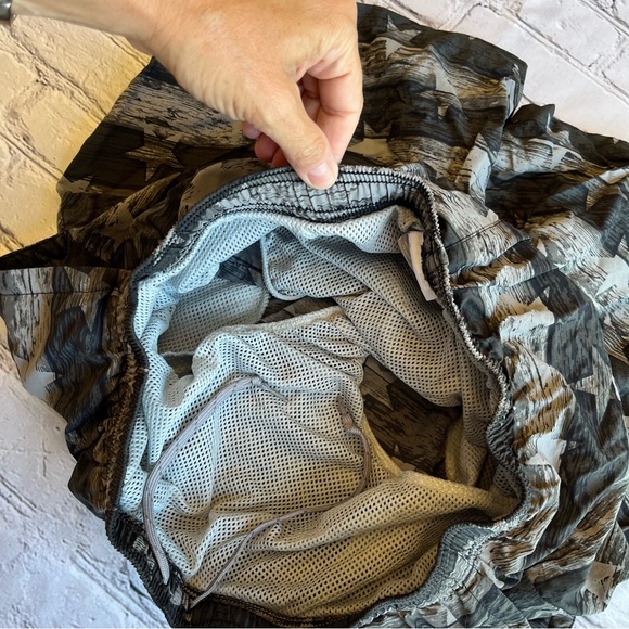 Columbia Boys Stars & Stripes Swim Trunks Lined Grey Neutral Sz 8
Great … - Picture 7 of 9